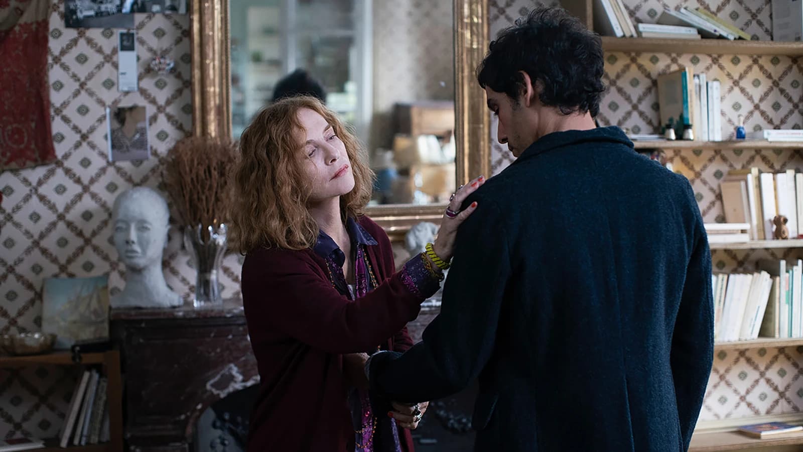 ‘Parallel Tales’ Review: Isabelle Huppert Spies On Her Neighbors In Asghar Farhadi’s Entertaining And Smartly Executed French Drama – Cannes Film Festival